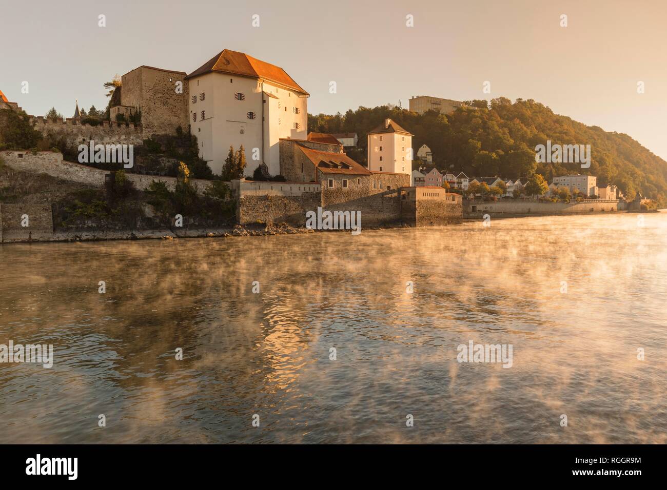 Vistas del Danubio a Veste Niederhaus, Passau, Baja Baviera, Baviera, Alemania Foto de stock