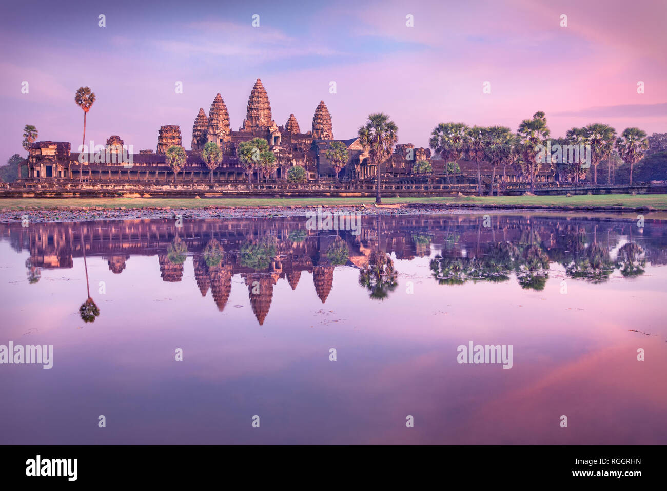 Al amanecer del templo de Angkor Wat, Siem Reap, Camboya Foto de stock
