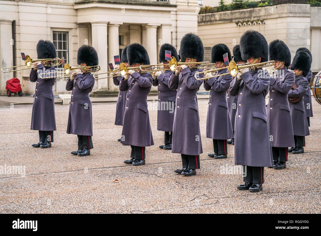 Cambio de guardia tradicional Cambio de la Guardia, Londres, Gran Bretaña Foto de stock