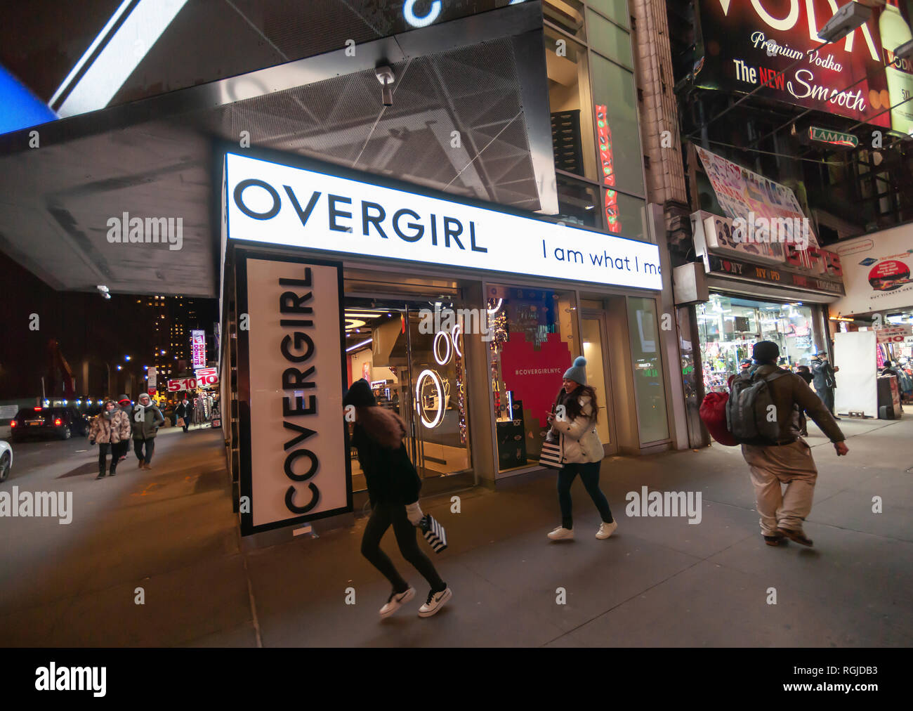 Coty's CoverGirl belleza y maquillaje tienda en Times Square en Nueva York  el martes, 22 de enero de 2019. (Â© Richard B. Levine Fotografía de stock -  Alamy