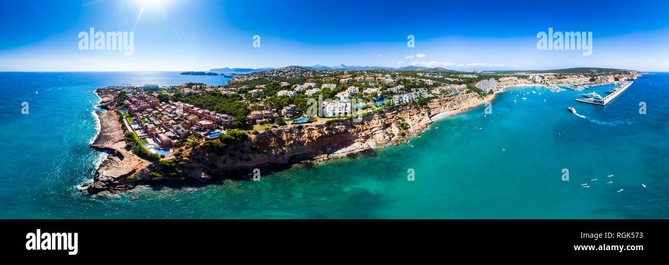España, Islas Baleares, Mallorca, Toro, apartamentos de lujo y Port Adriano Foto de stock