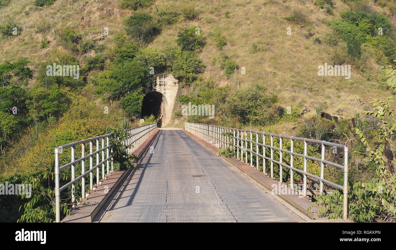 Puente en Villavieja Foto de stock