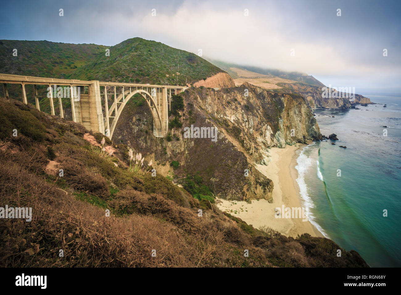 California, Estados Unidos, Big Sur, la costa del Pacífico, la National Scenic desviación, Bixby Creek Bridge, la California State Route 1, la Autopista 1 Foto de stock
