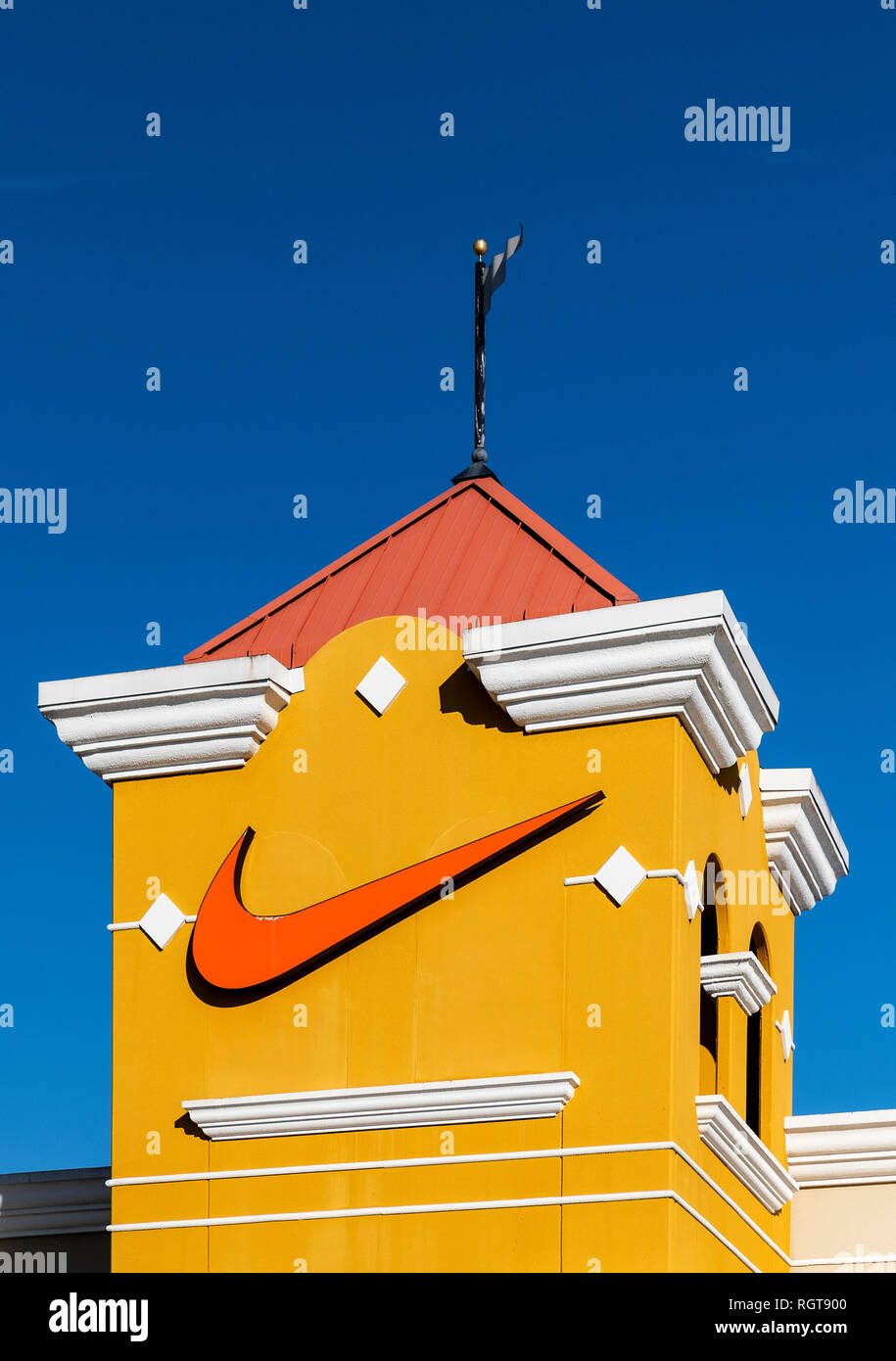 Nike factory outlet store, Orlando, Florida, EE.UU Fotografía de stock -  Alamy
