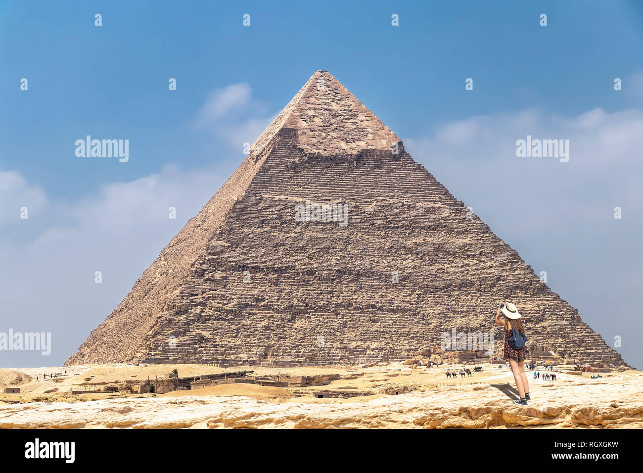 La pirámide de Khafre o de Chephren, es el segundo más alto y la