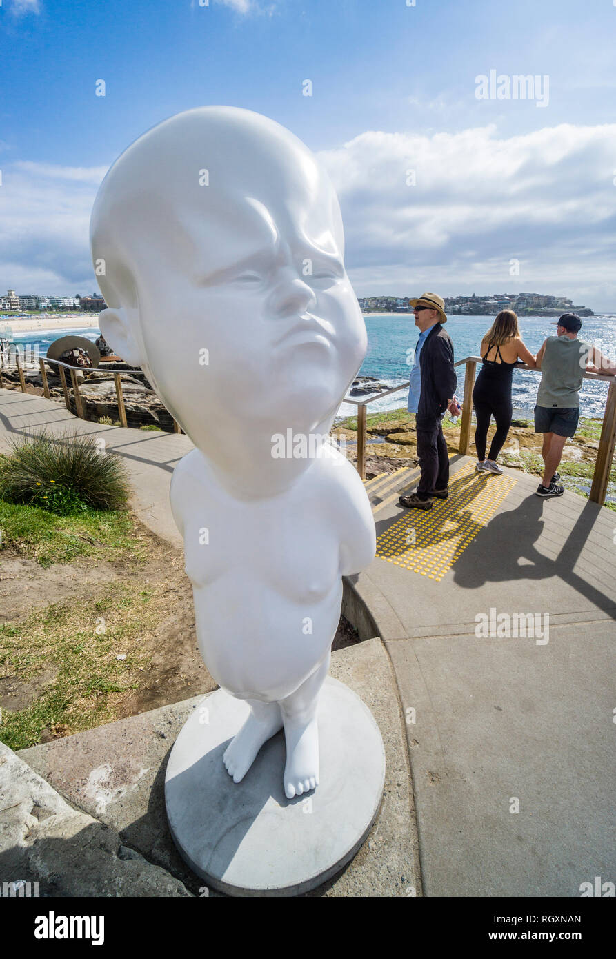 Escultura del mar 2018, exposición anual sobre el paseo costero entre Bondi Beach y Tamara, Sydney, New South Wales, Australia. Foto de stock