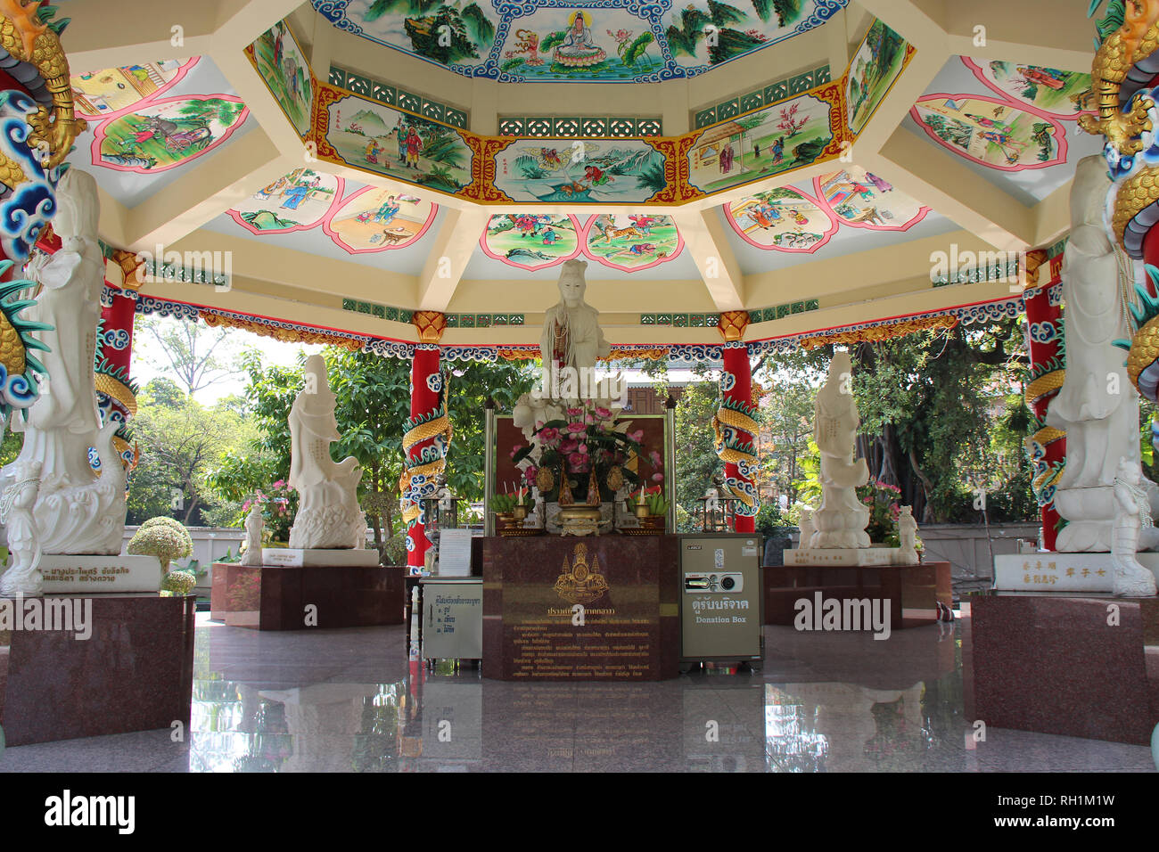 Quiosco chino en el parque Dusit en Bangkok (Tailandia). Foto de stock