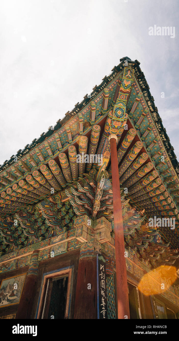 Arquitectura en el Parque Nacional de Seoraksan templo Foto de stock