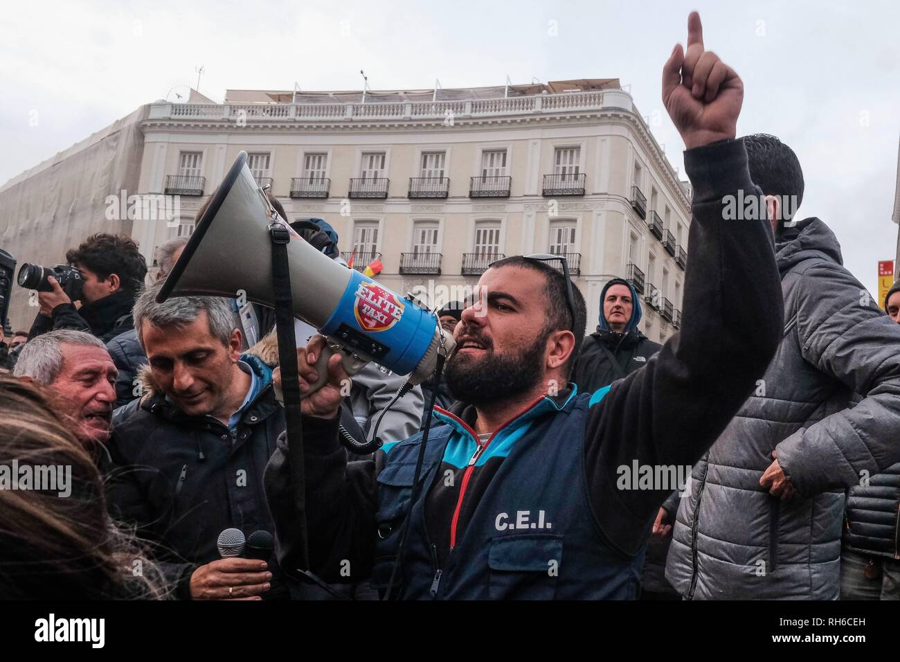 La Puerta del Sol, 11 ª Concentración de taxistas, habla un viejo Cabify.Madrid, España.Jueves 01/31/2019 Cordon Press Foto de stock