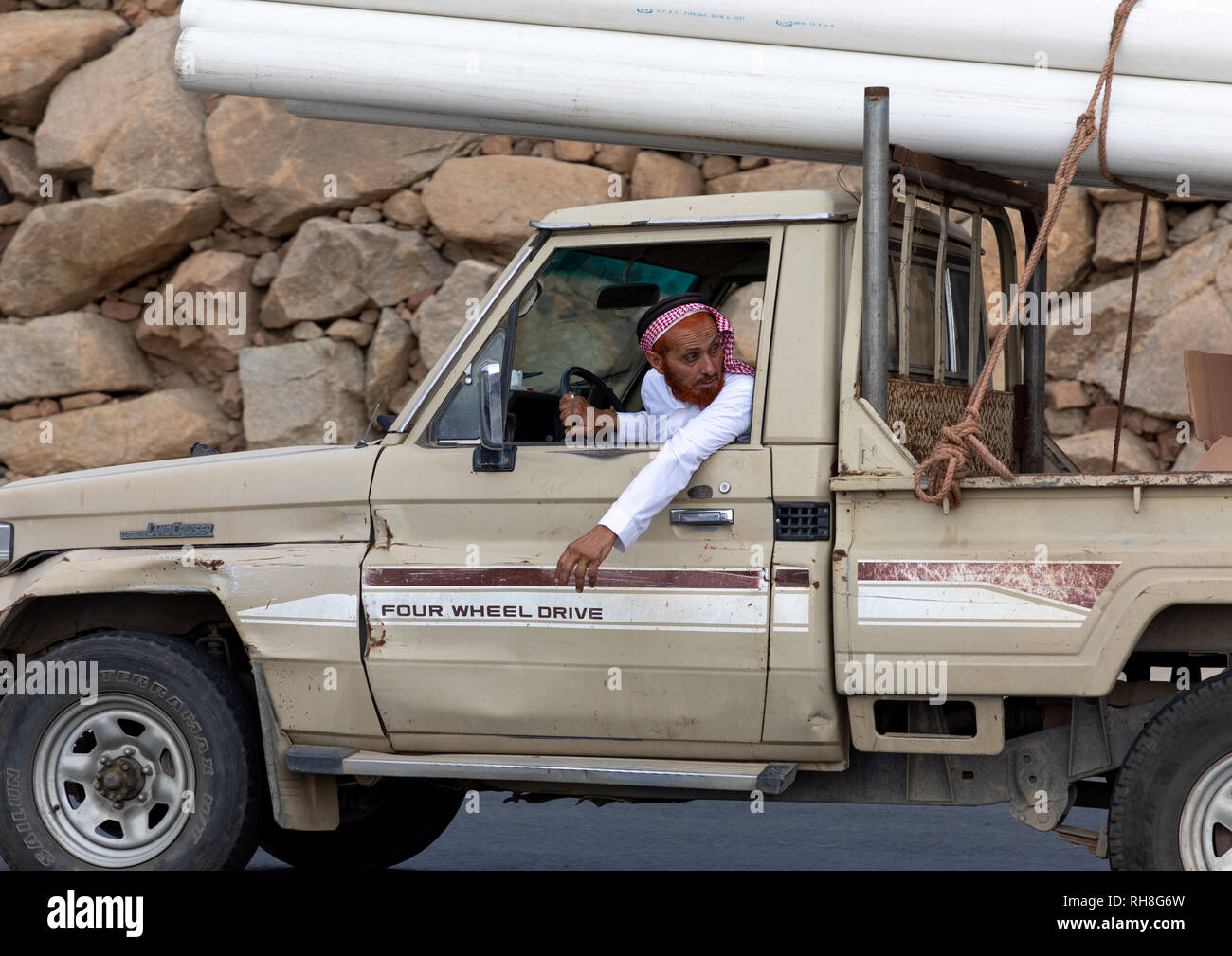 Saudi man car fotografías e imágenes de alta resolución Alamy