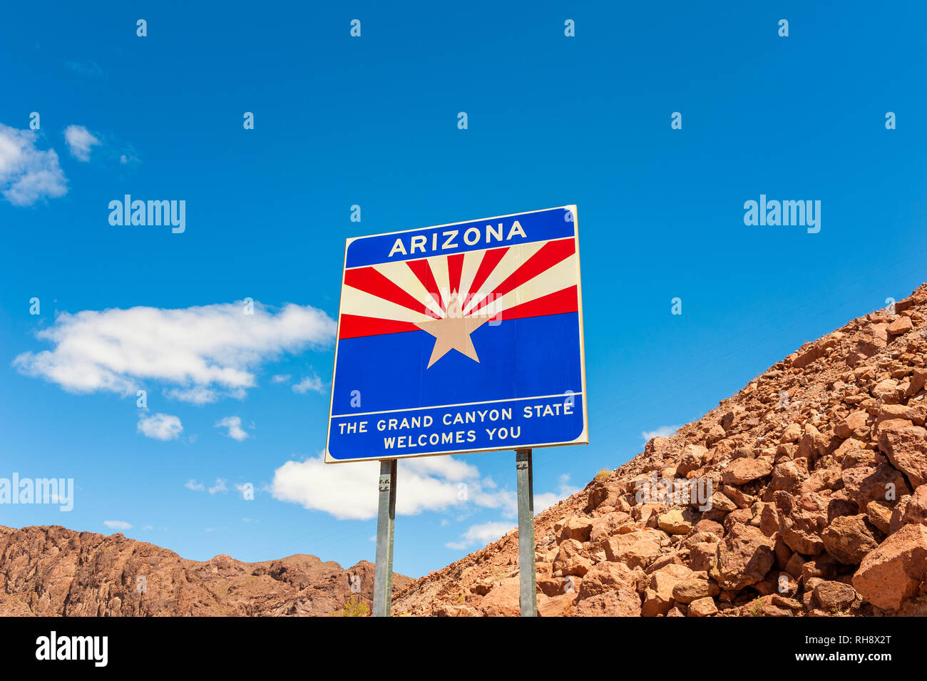 Bienvenido a Señal de Carretera de Arizona, en la frontera de los estados de Arizona y Nevada EE.UU. Foto de stock