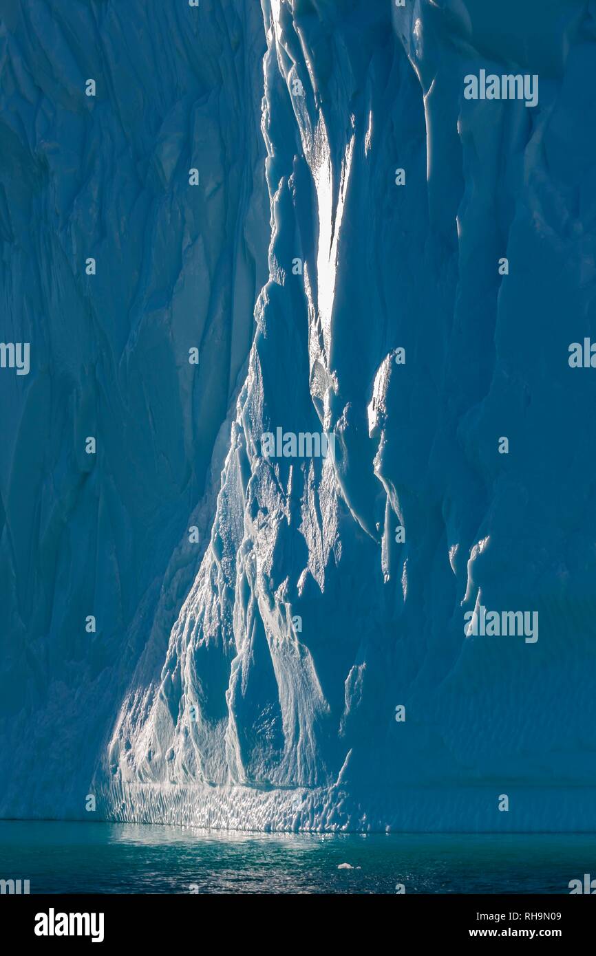 Muro de un iceberg, Scoresbysund, Groenlandia Oriental y Groenlandia Foto de stock