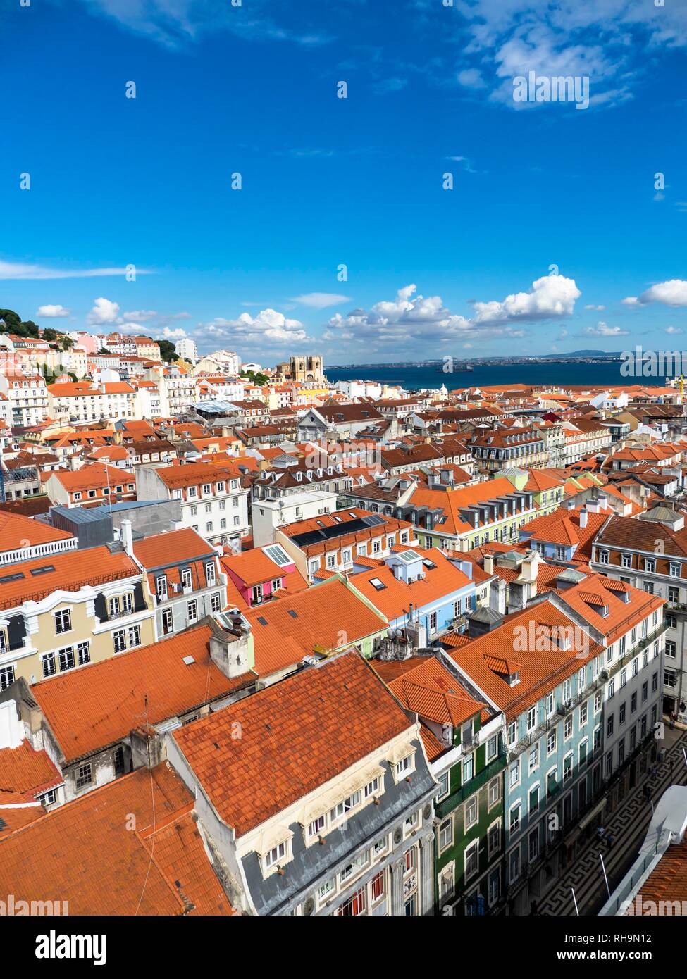 Vistas a la ciudad, el Castelo de São Jorge, Baixa, Lisboa, Portugal Foto de stock