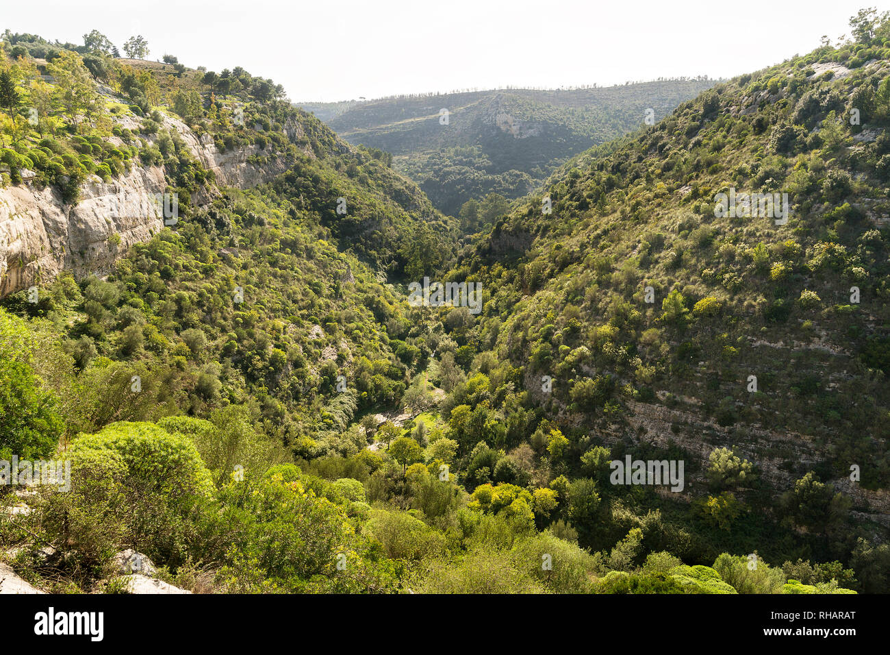 Los paisajes naturales de Cava Carosello en Noto - Sicilia - Italia Foto de stock