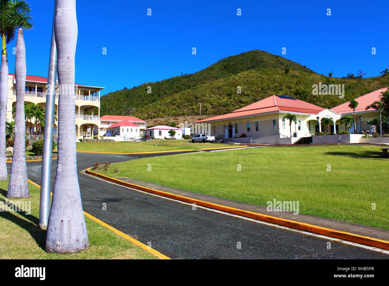 Tortola, Islas Vírgenes Británicas, el 28 de febrero de 2018: La Universidad de las Indias Occidentales, campus abierto, en las Islas Vírgenes Británicas. Foto de stock