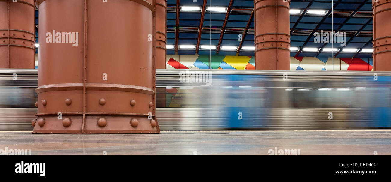 La estación de metro de metro Olaias Lisboa Portugal Fotografía de