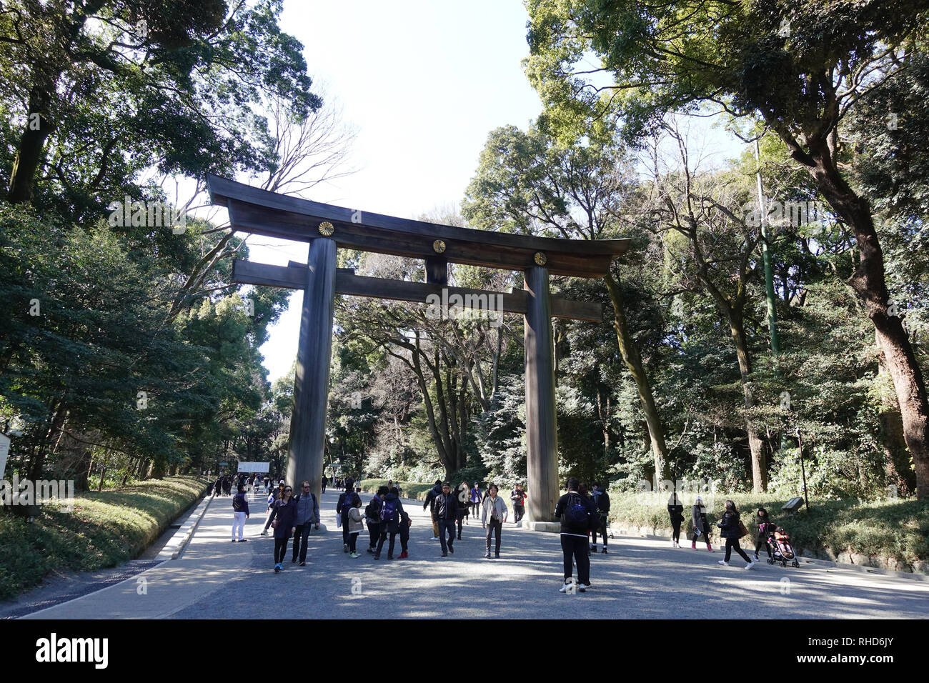 Santuario Meiji 明治神宮 Meiji Jingu Es Un Santuario Dedicado A Los Espiritus Deificados Del Emperador Meiji Y Su Consorte La Emperatriz Shoken Fotografia De Stock Alamy