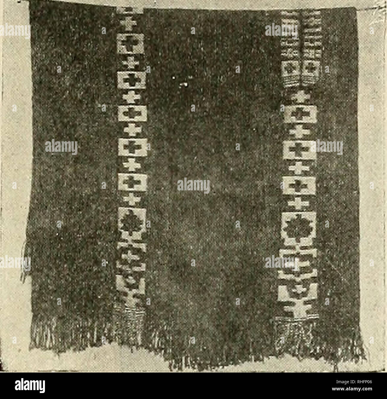 Boletín del Museo Nacional de Chile. Historia natural. - 35. Hai en Arauco  onu mui adorno usado por los mapuches i que consiste en una faja larga de  mas o menos