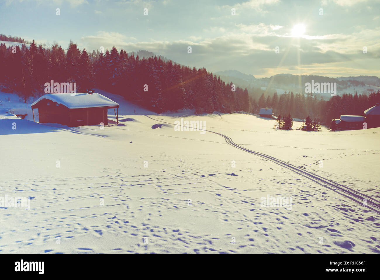 Paisaje invernal en Silesia montañas Beskydy. Vista desde arriba