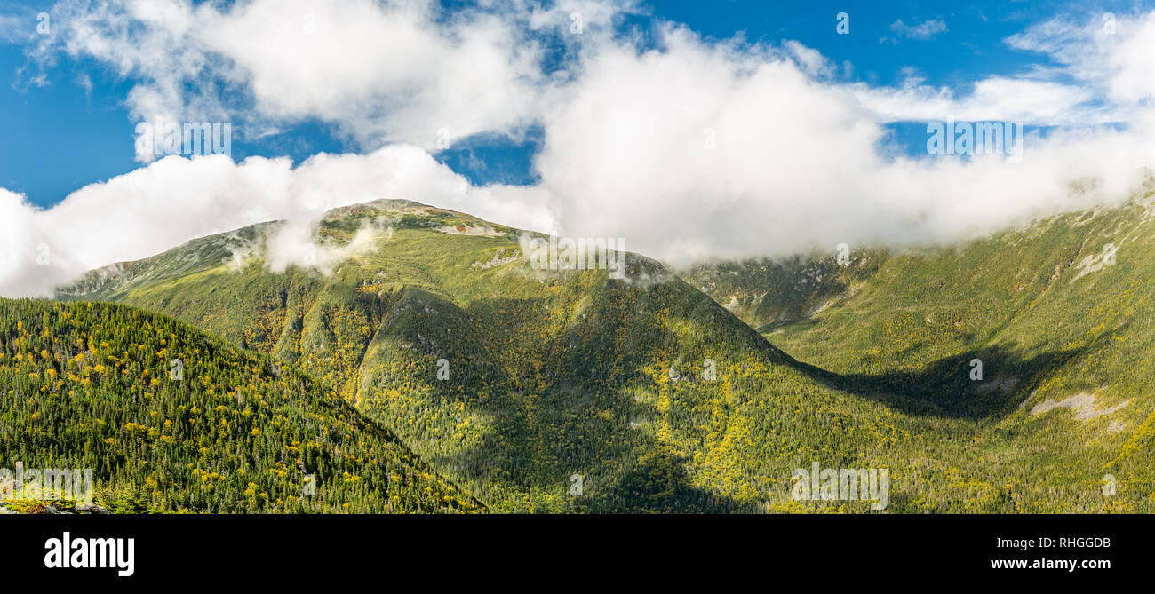 Mt Jefferson y Jefferson barranco vista desde Mount Washington road Foto de stock