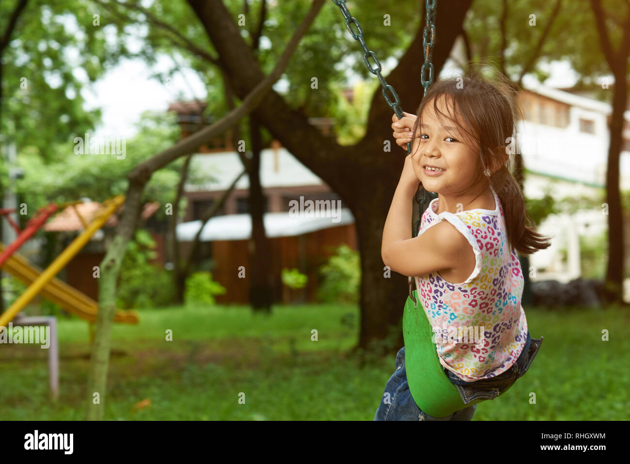 Niña de 6 a 7 años fotografías e imágenes de alta resolución - Alamy