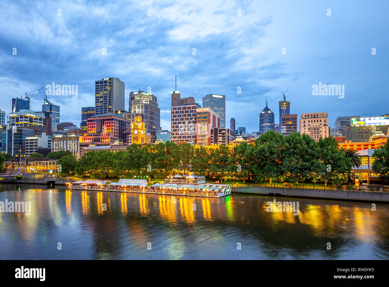 Estación de tren de Flinders Street en Melbourne. Foto de stock