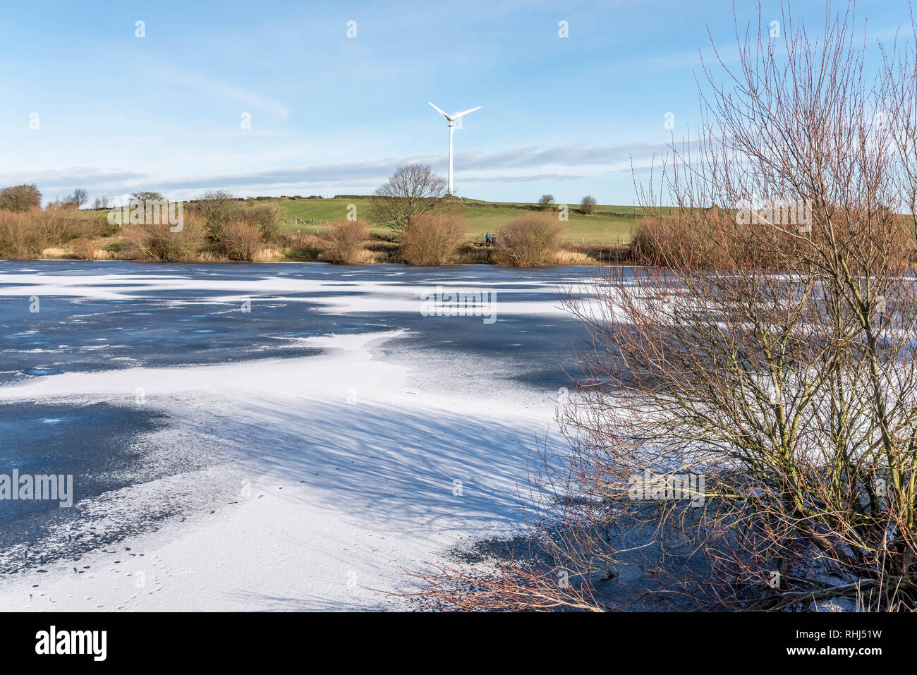 Ingbirchworth, Barnsley, West Yorkshire, Inglaterra, Reino Unido. El 3 de febrero de 2019. Las temperaturas de congelación se tradujo en depósito Ingbirchworth se congelen. Carl Dickinson/Alamy Live News. Foto de stock