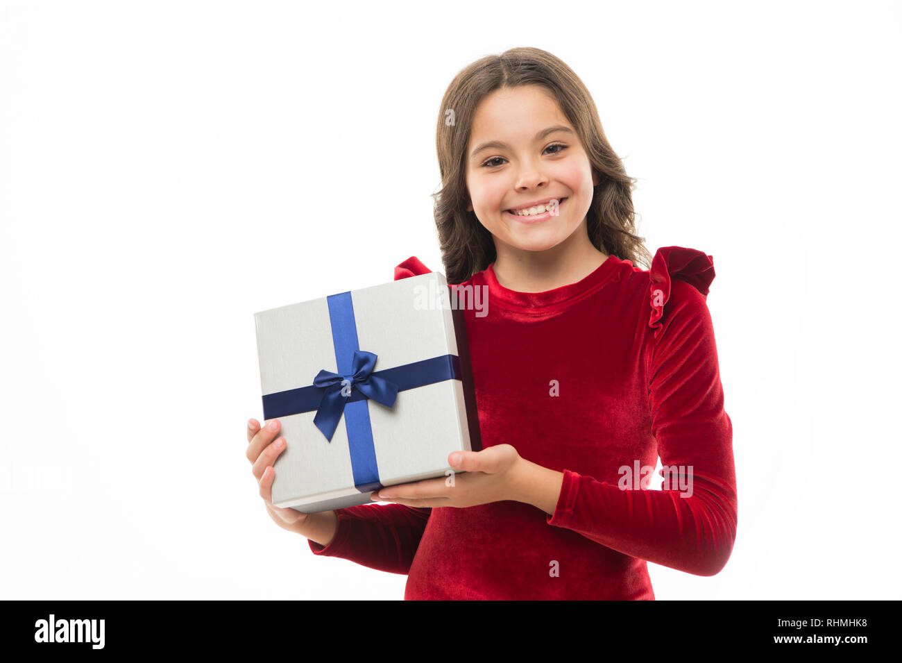 Подарок девушке. Девушка которой дарят подарки. Подарок женщине. Радостная девушка с подарком. Подарок парню.