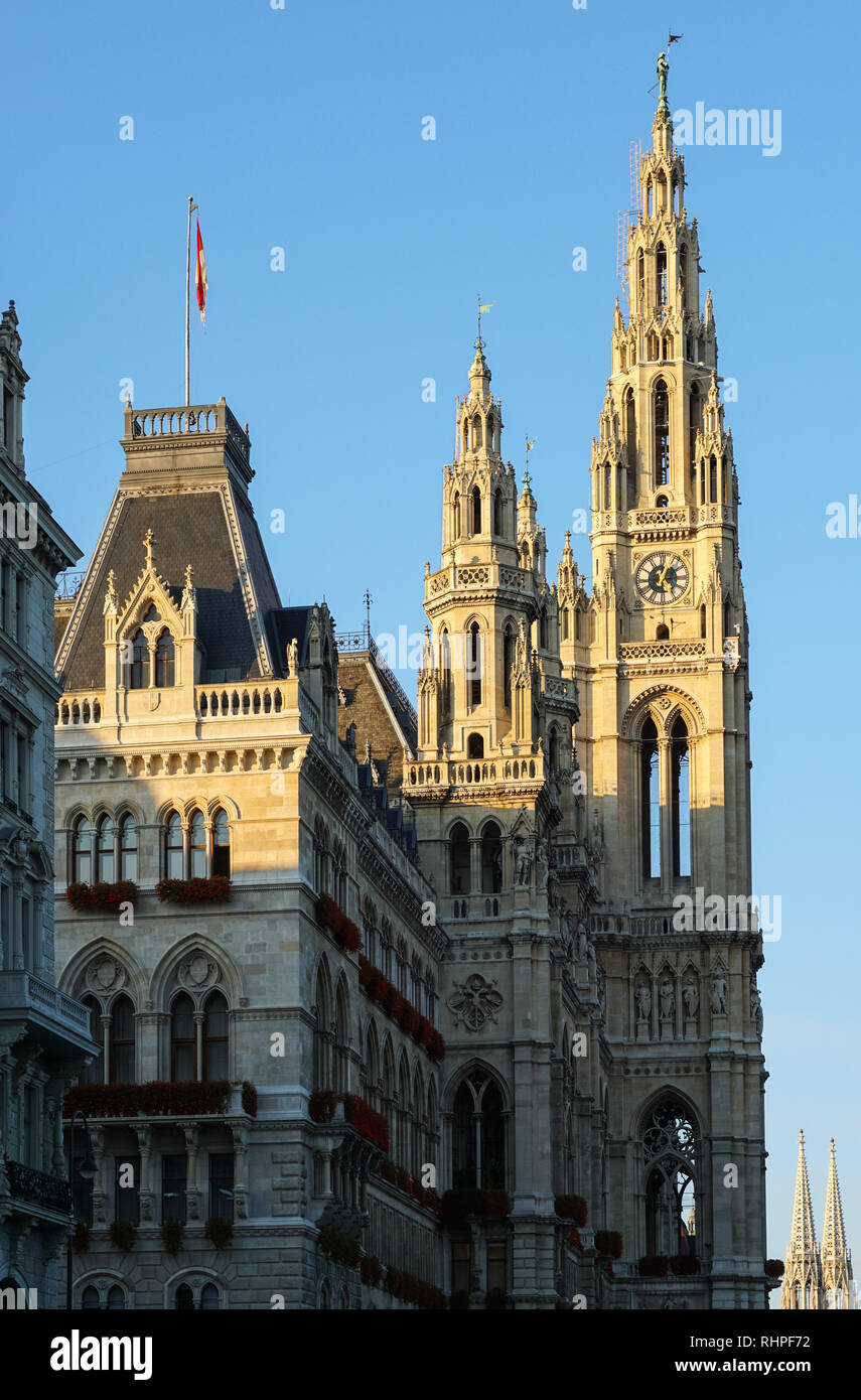 Torres del Ayuntamiento de Viena, Austria Foto de stock