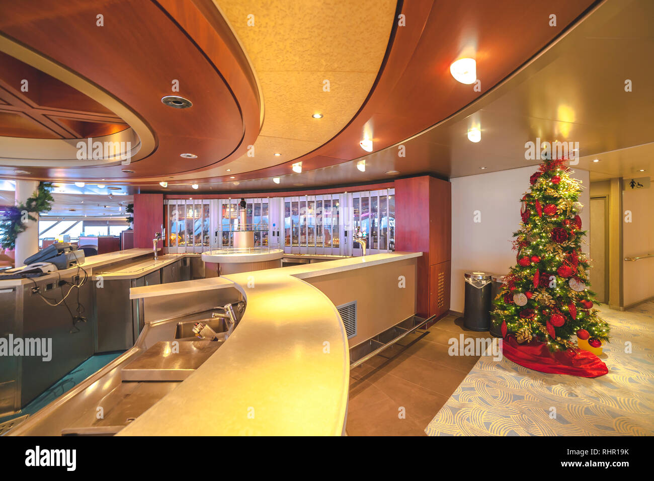 Interior arcadia cruise ship fotografías e imágenes de alta resolución -  Alamy