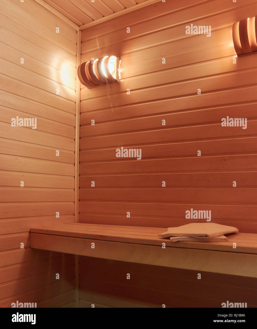 Imagen de sauna interior. Cerca. Copie el espacio. Foto de stock