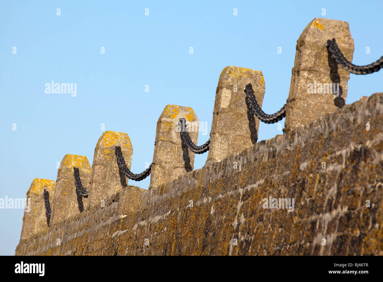 Un Kaimauer Eisenketten Foto de stock