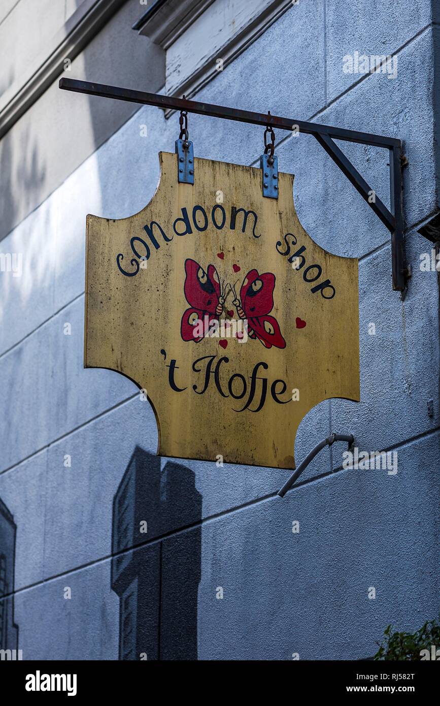 Escudo de nariz de una tienda de condones, Enschede, Países Bajos Foto de stock