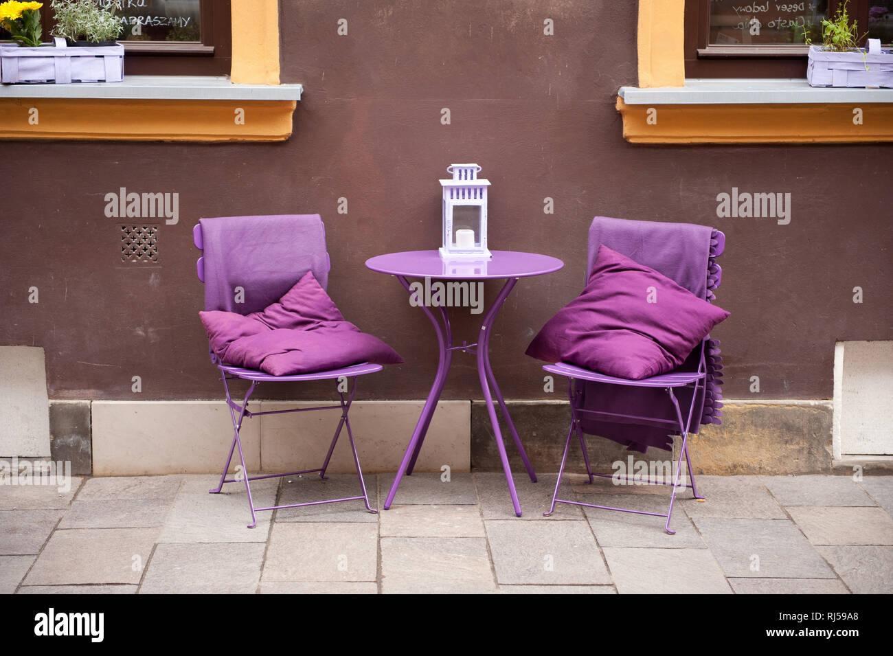 Cojines para sillas fotografías e imágenes de alta resolución - Alamy