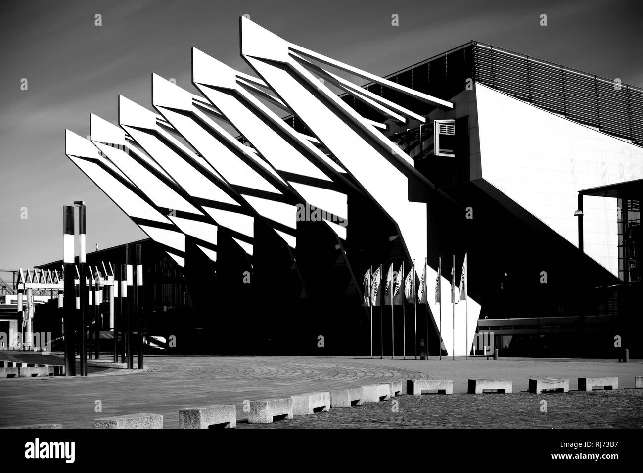 Bremen, Alemania, Die moderne Glasfassade mit der Stahlkonstruktion ÖVB Arena Foto de stock