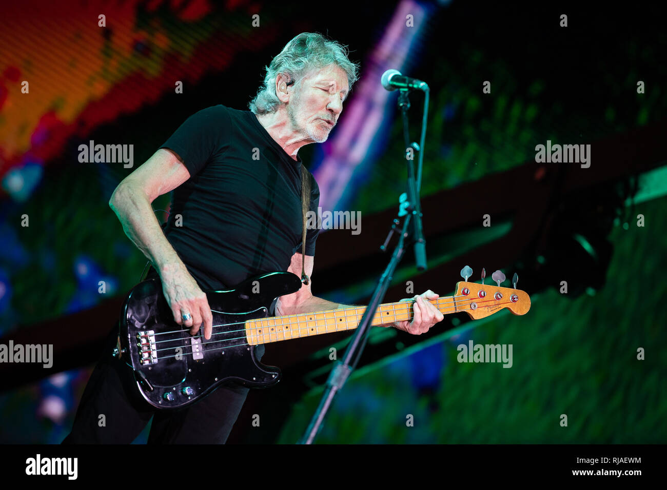 Lucca, Italia. 11 de julio de 2018. Italia, Lucca: cantante Roger Waters (Pink Floyd) realiza en vivo en el escenario en el Festival de Verano de Lucca 2018 para "Us + ellos" Tour 2018 Foto de stock