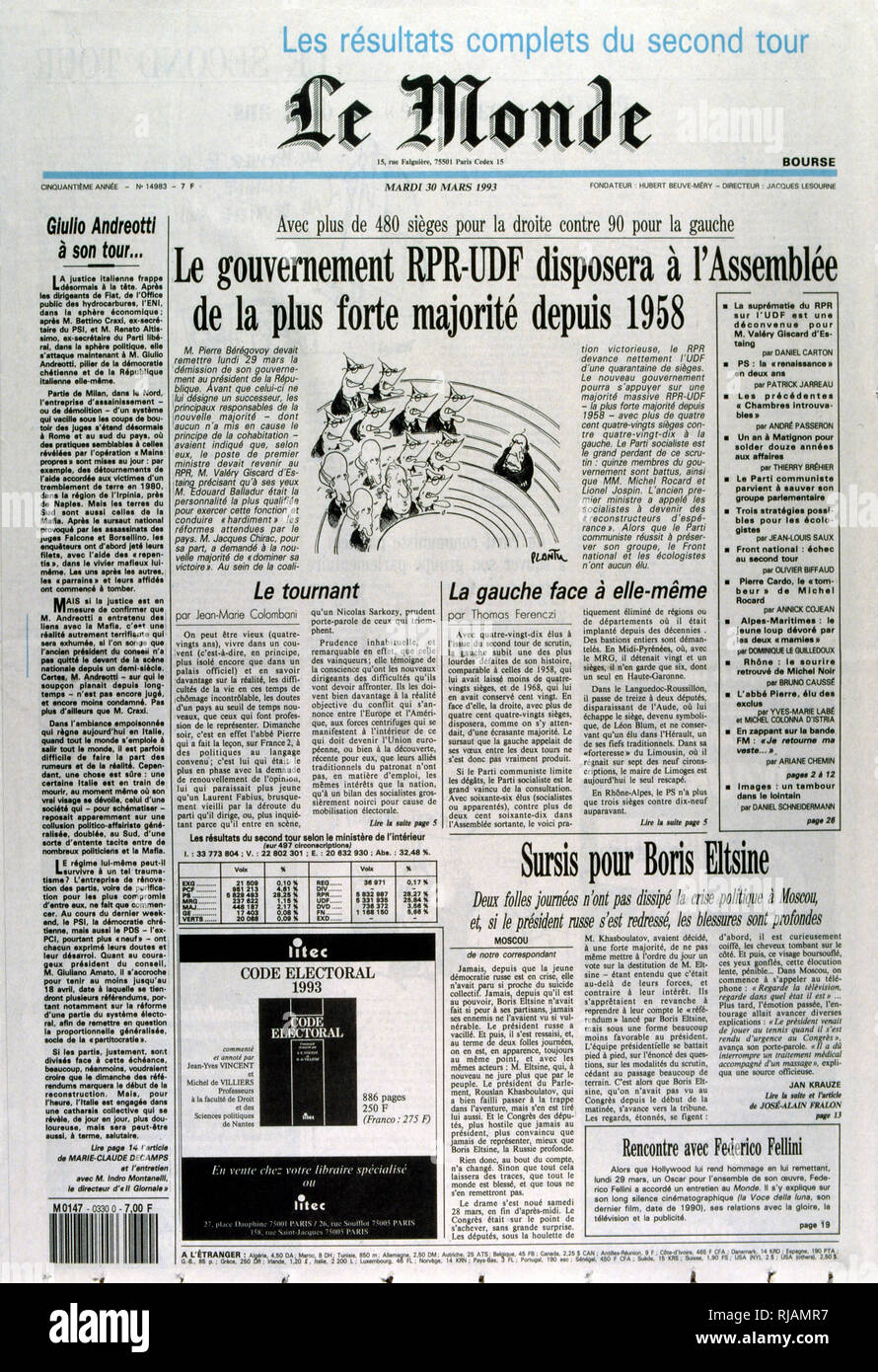 En la segunda vuelta de las elecciones de 1993, los votantes franceses proporcionan una mayoría para el FPR-alianza UDF. Informe en "Le Monde" del 30 de marzo de 1993. Foto de stock