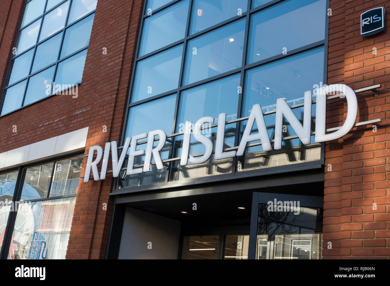 River Island tienda de ropa exterior, signo, logo. UK Foto de stock