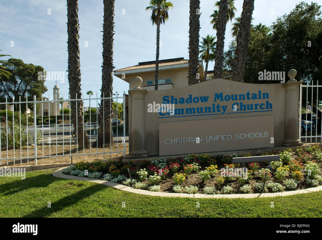La sombra de la Iglesia de la comunidad de montaña de signo en El Cajon, California, Estados Unidos. Foto de stock