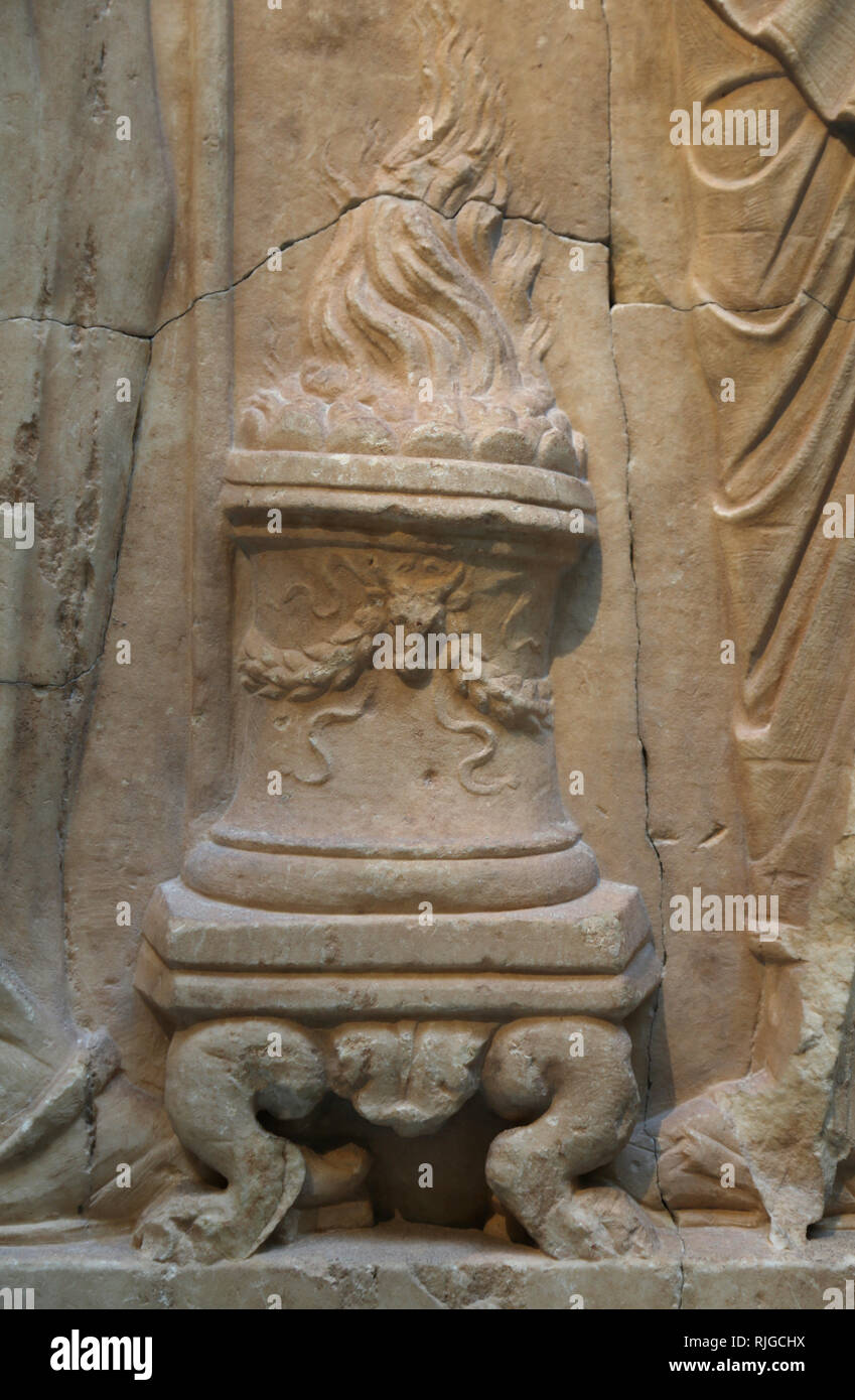 Relieve con 2 diosas. Romano, época imperial. 1ª-2ª ciento. Altarlike quemador de incienso. Copia de un original griego. El Met, NY, EE.UU. Foto de stock