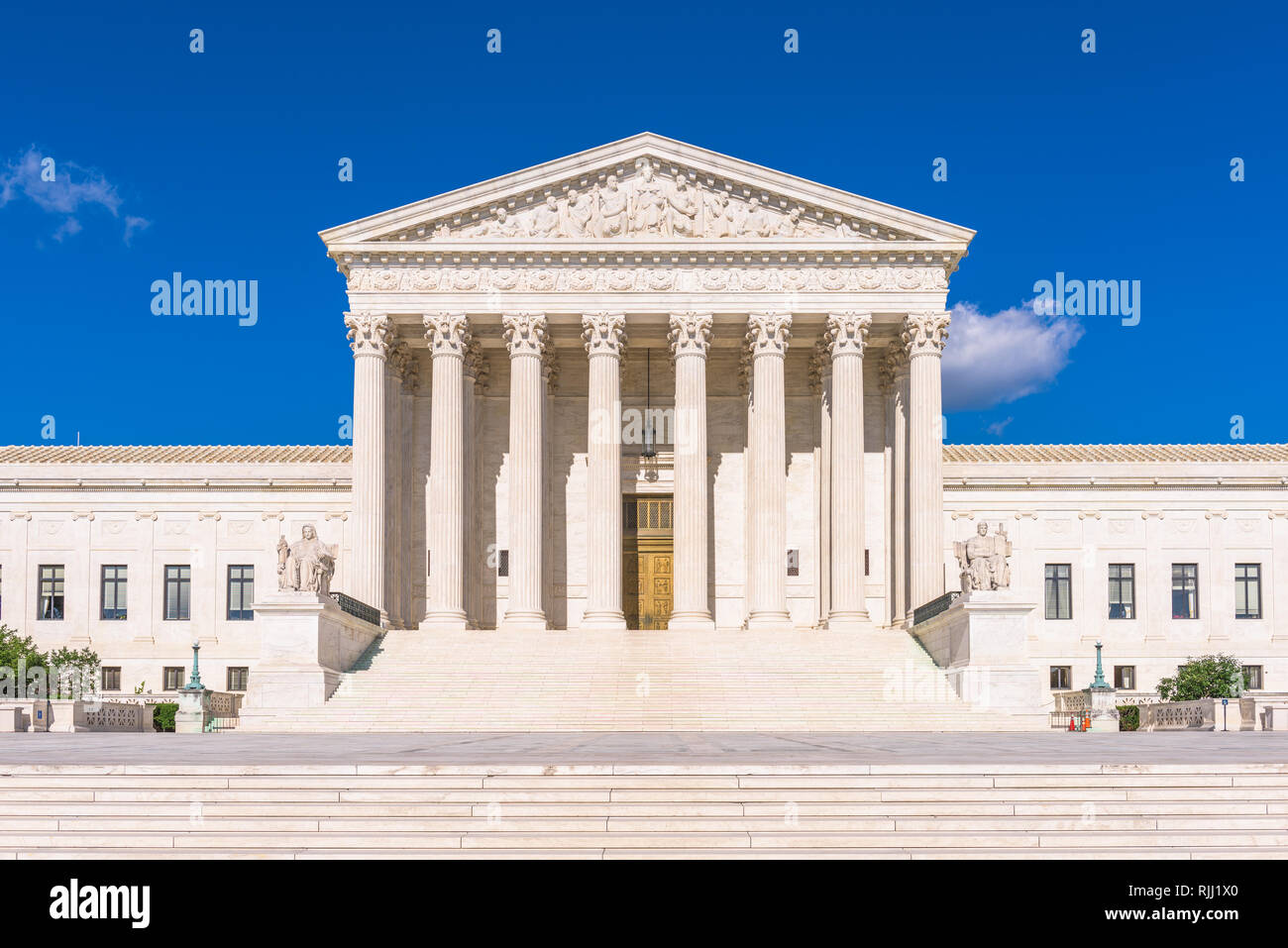 Edificio de la Corte Suprema de los Estados Unidos al anochecer, en Washington DC, Estados Unidos. Foto de stock