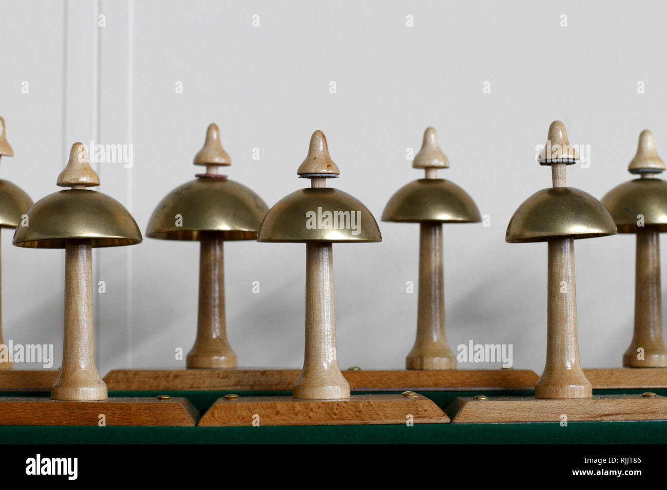 Di calottes Sistri, sintonizada sistrum hecha de latón taza de campanas. Foto de stock