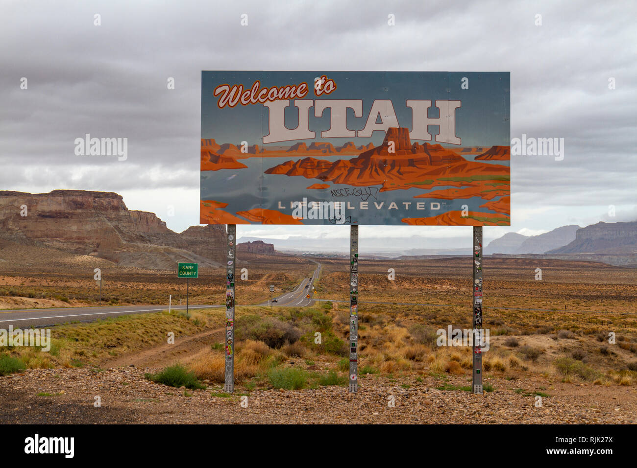 "Bienvenido a Utah' lado carretera firmar asesorar a los controladores que están entrando en el estado de Utah, Estados Unidos. Foto de stock