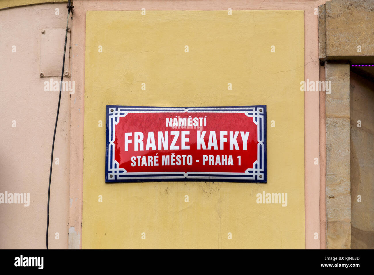 Señal de Carretera de Franz Kafka en Praga, República Checa Foto de stock