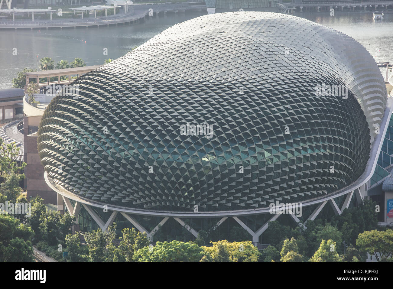 Singapur Esplanade Theatres on the Bay cerrar detalles arquitectónicos vista aérea en elegantes colores retro Foto de stock
