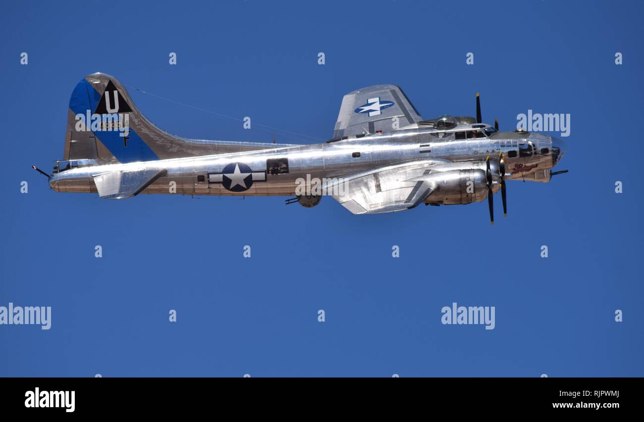 Un bellamente restaurado de la II Guerra Mundial era el bombardero B-17 vuela a Lucas Días en Arizona en 2018 Foto de stock
