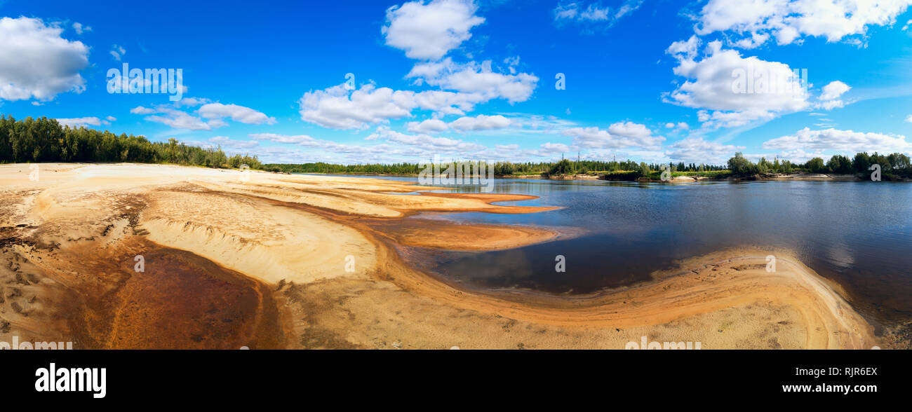 Barras de arena en el río Agan . Foto de stock