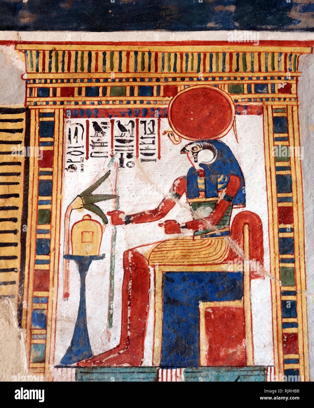Horus representado en una pintura mural en el interior de la tumba tebana  de Roy (TT255), en Dra Abu el-Naga''. Forma parte de la necrópolis tebana,  situada en la ribera occidental del