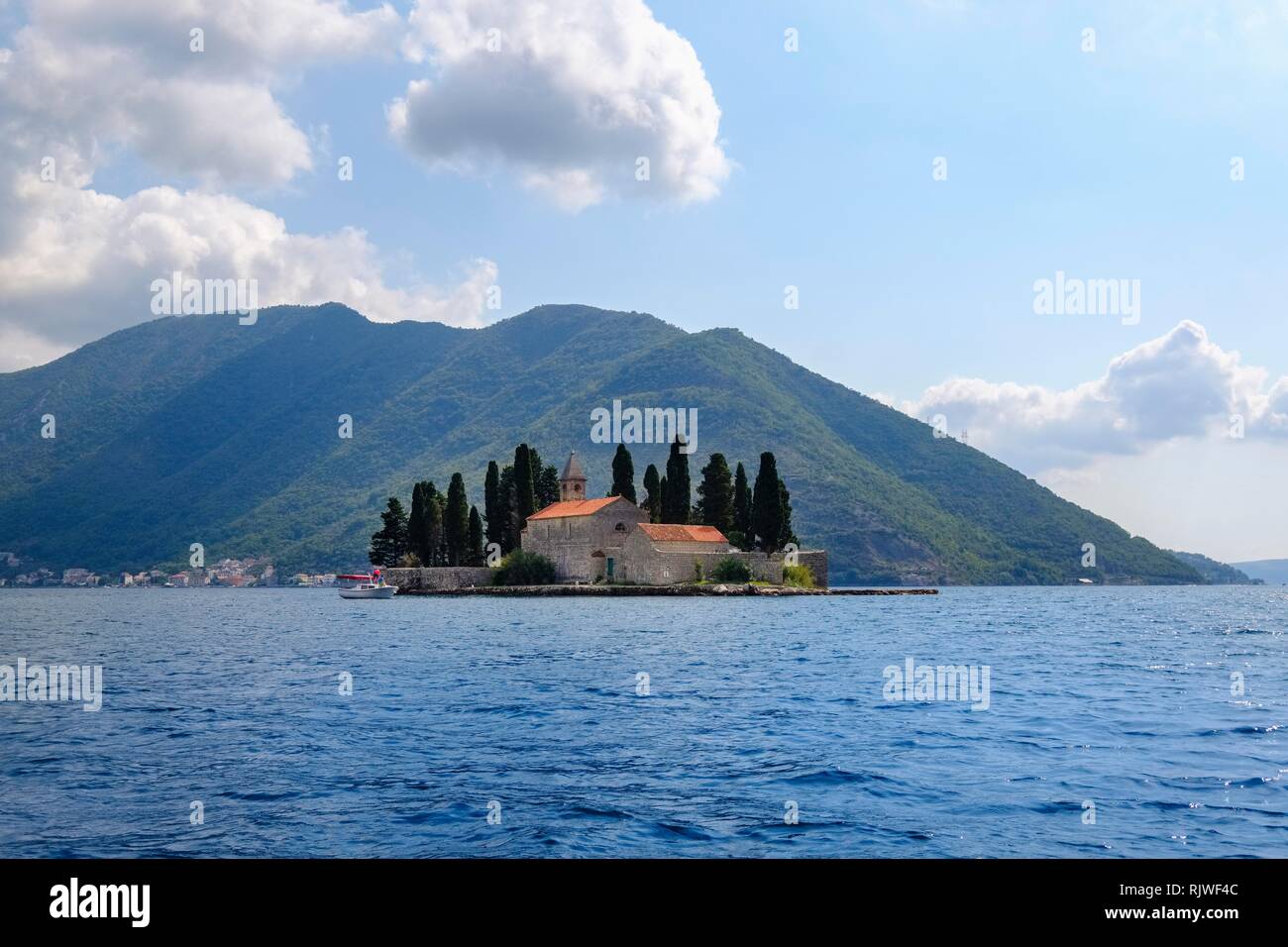Isla Sveti Dorde, bahía de Kotor, Provincia Kotor, Montenegro Foto de stock