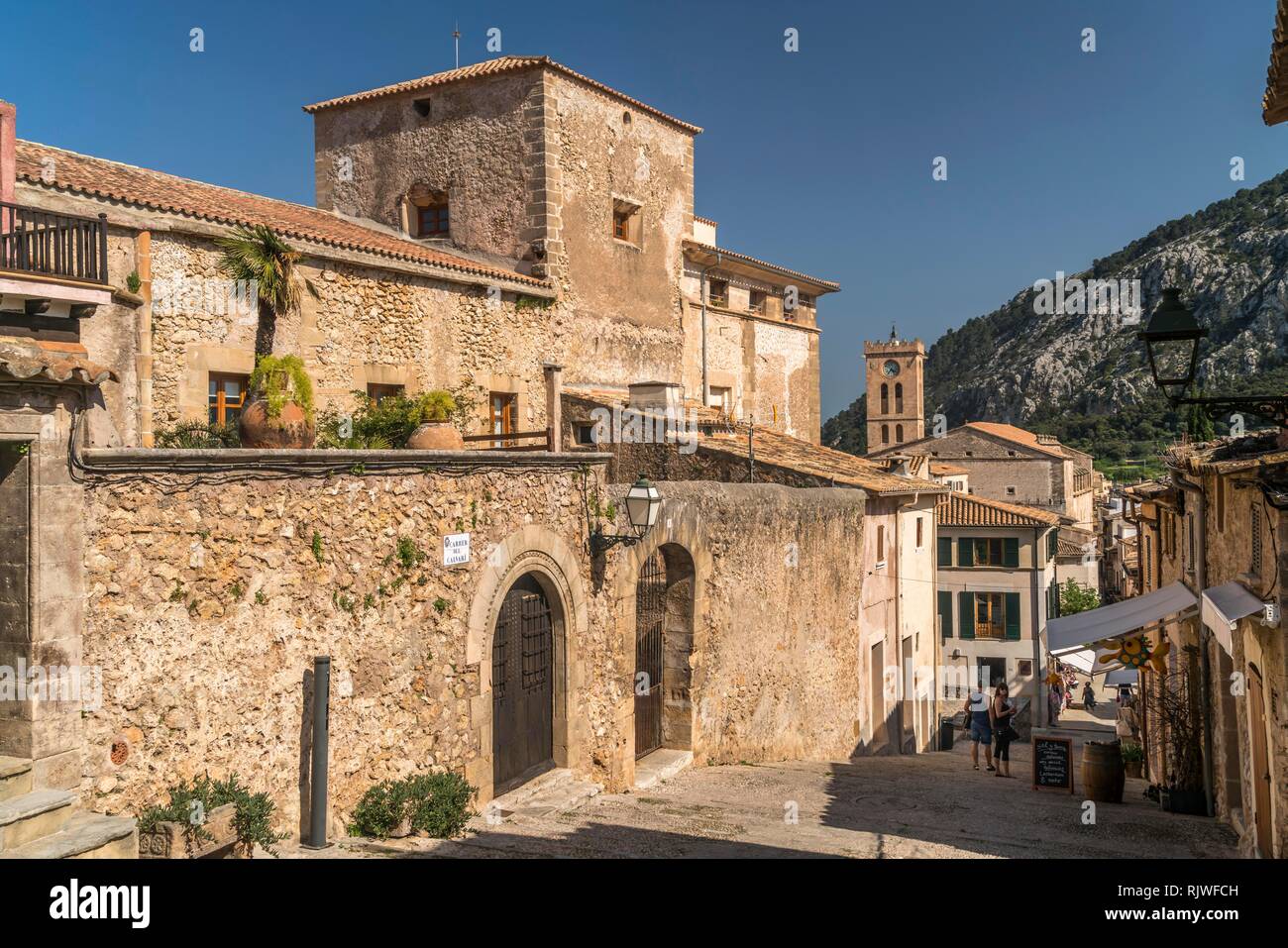 Lane en Old Town, Pollença, Mallorca, Islas Baleares, España Foto de stock